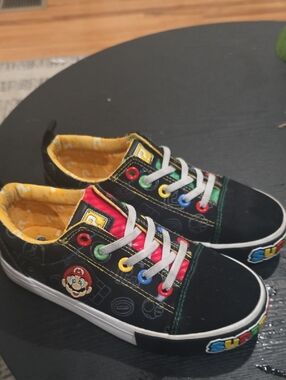 Nintendo Black Kids Super Mario Low-Top Sneakers with Multicolor Eyelets